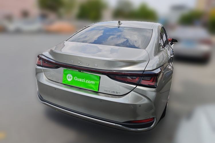 Used Lexus ES 2025 200 Premium Edition Rear Right 45 Deg