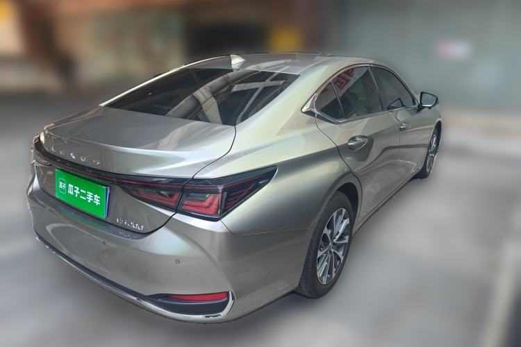 Used Lexus ES 2025 200 Premium Edition Rear Right 45 Deg
