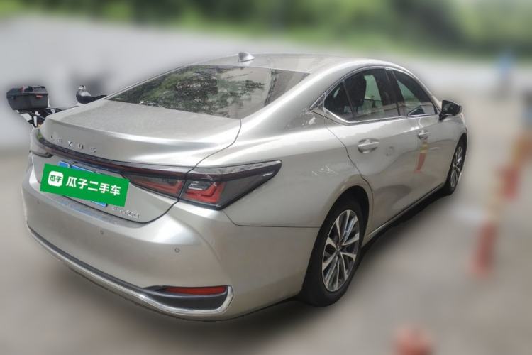Used Lexus ES 2025 200 Premium Edition Rear Right 45 Deg