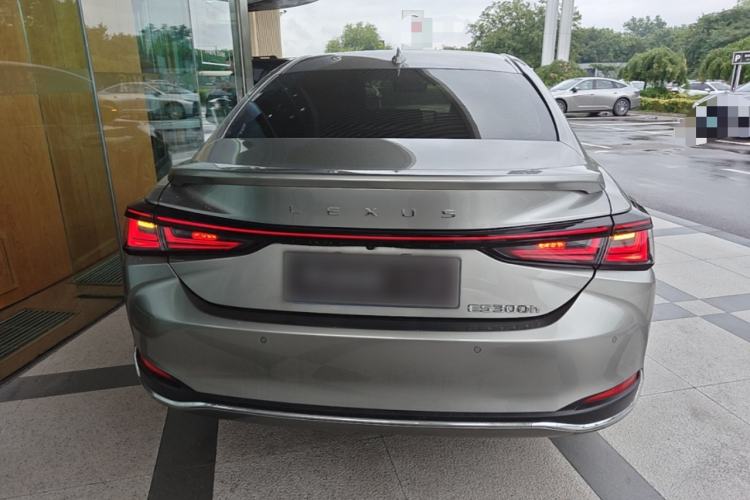 Used Lexus ES 2025 300h Deluxe Edition Rear