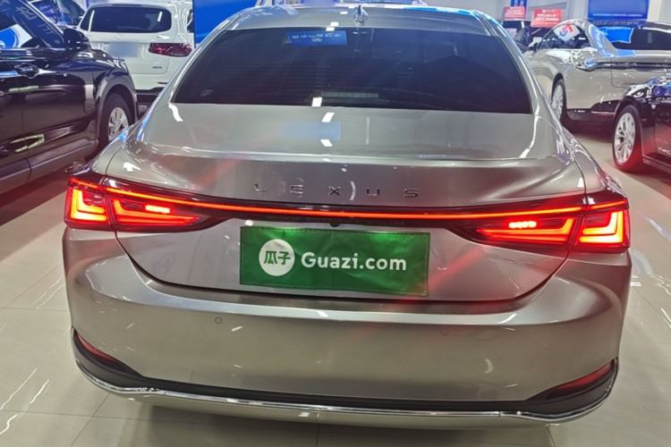 Used Lexus ES 2025 200 Premium Edition Rear