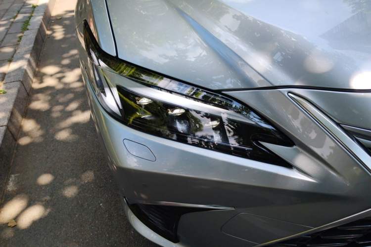 Used Lexus ES 2025 300h Executive Edition Right Front Headlight
