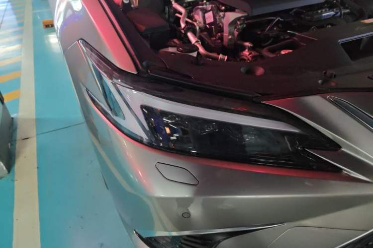 Used Lexus ES 2025 200 Premium Edition Right Front Headlight