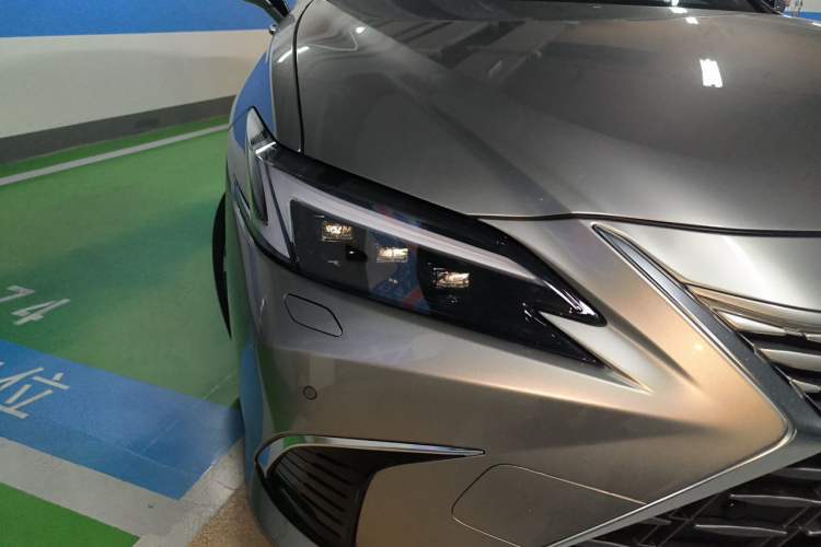 Used Lexus ES 2025 200 Premium Edition Right Front Headlight
