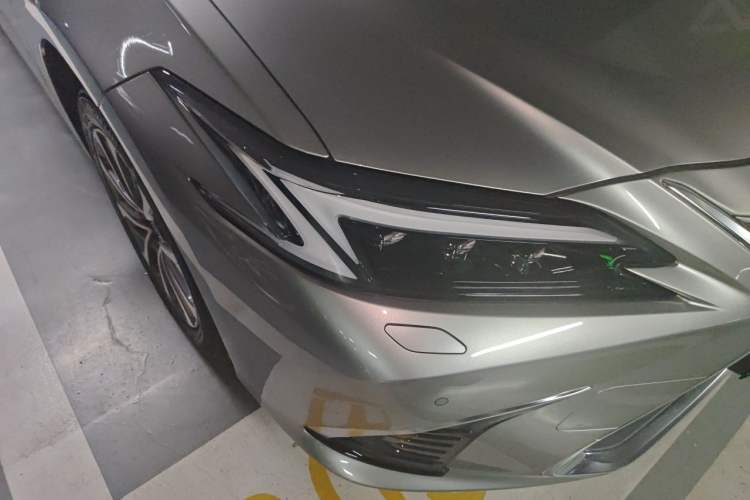 Used Lexus ES 2025 200 Premium Edition Right Front Headlight