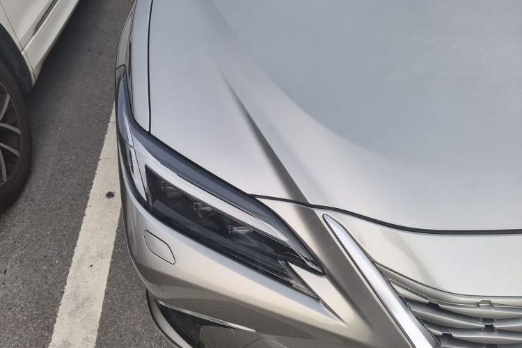 Used Lexus ES 2025 300h Deluxe Edition Right Front Headlight