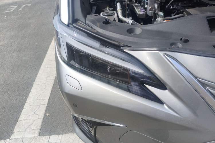 Used Lexus ES 2025 200 Premium Edition Right Front Headlight