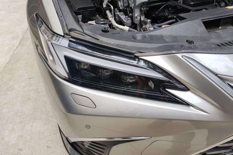 Used Lexus ES 2025 200 Premium Edition Right Front Headlight