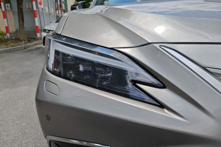 Used Lexus ES 2025 200 Premium Edition Right Front Headlight