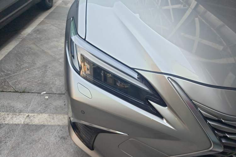 Used Lexus ES 2025 200 Premium Edition Right Front Headlight