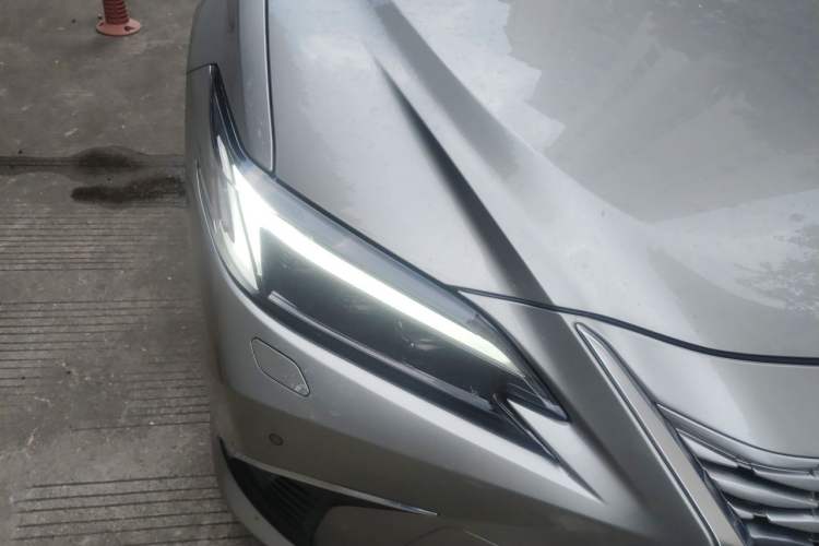 Used Lexus ES 2025 200 Premium Edition Right Front Headlight