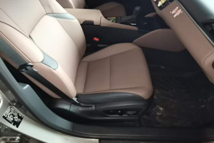 Used Lexus ES 2025 200 Premium Edition Right Front Seat