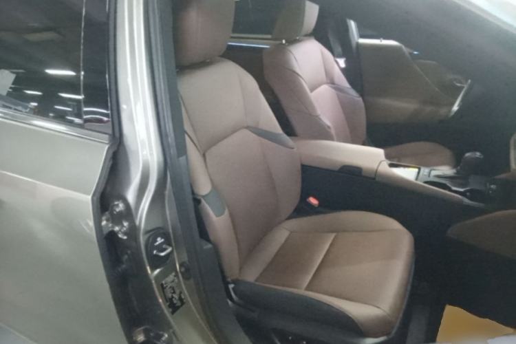 Used Lexus ES 2025 200 Premium Edition Right Front Seat