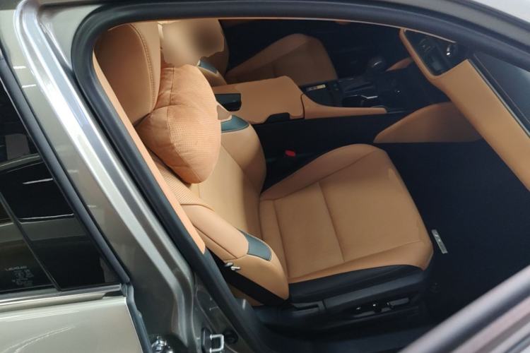 Used Lexus ES 2025 200 Premium Edition Right Front Seat