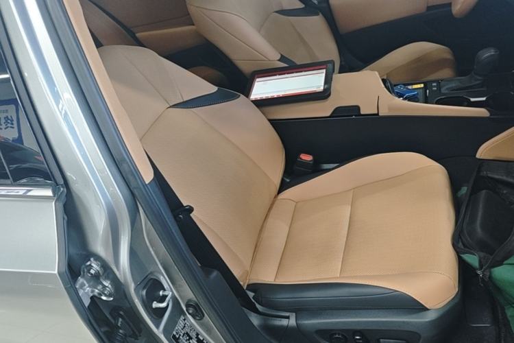 Used Lexus ES 2025 200 Premium Edition Right Front Seat