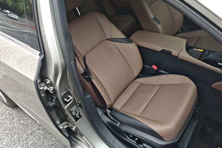 Used Lexus ES 2025 200 Premium Edition Right Front Seat