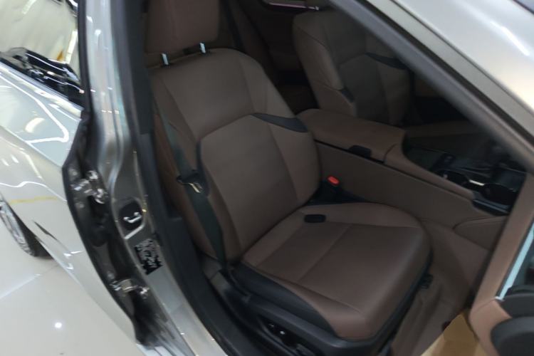 Used Lexus ES 2025 200 Premium Edition Right Front Seat