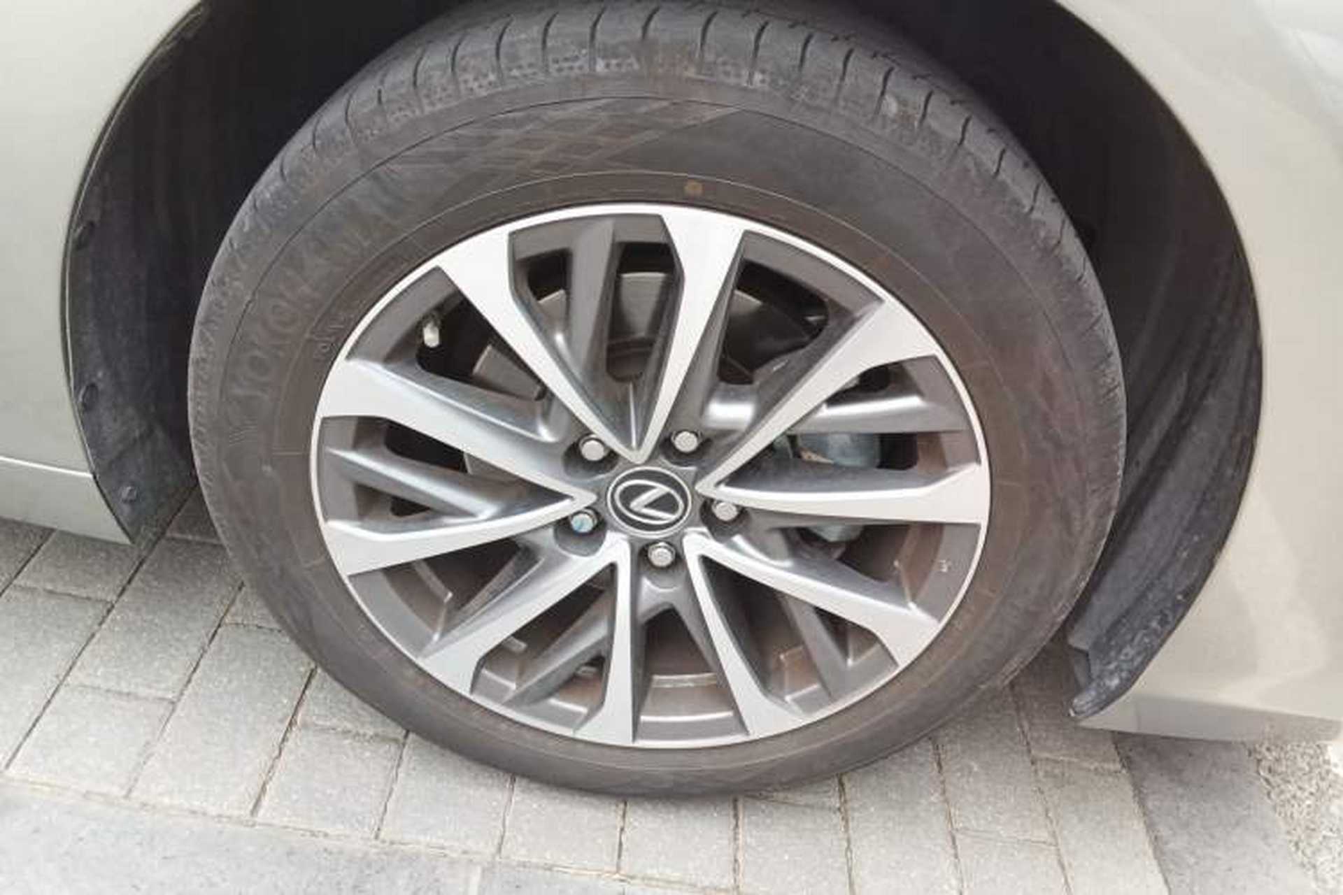 Used Lexus ES 2025 200 Premium Edition Right Front Wheel Hub
