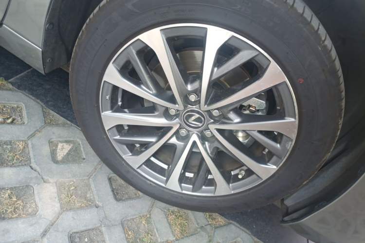 Used Lexus ES 2025 200 Premium Edition Right Front Wheel Hub