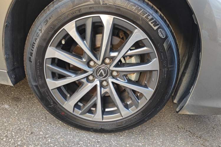 Used Lexus ES 2025 200 Premium Edition Right Front Wheel Hub