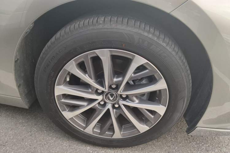 Used Lexus ES 2025 300h Deluxe Edition Right Front Wheel Hub