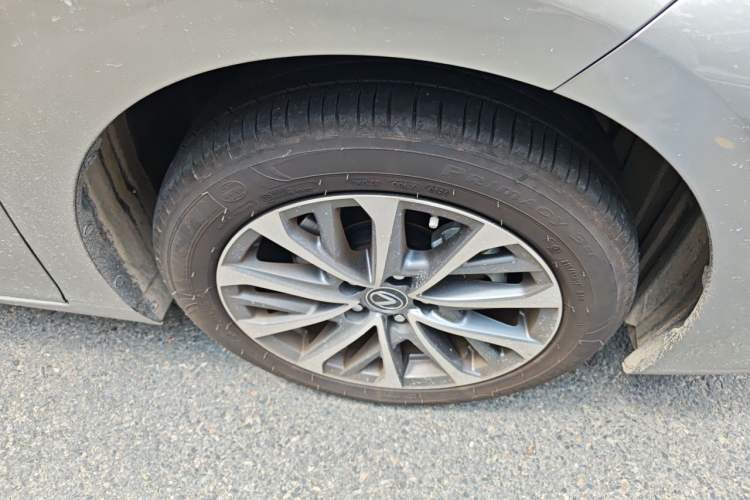 Used Lexus ES 2025 200 Premium Edition Right Front Wheel Hub