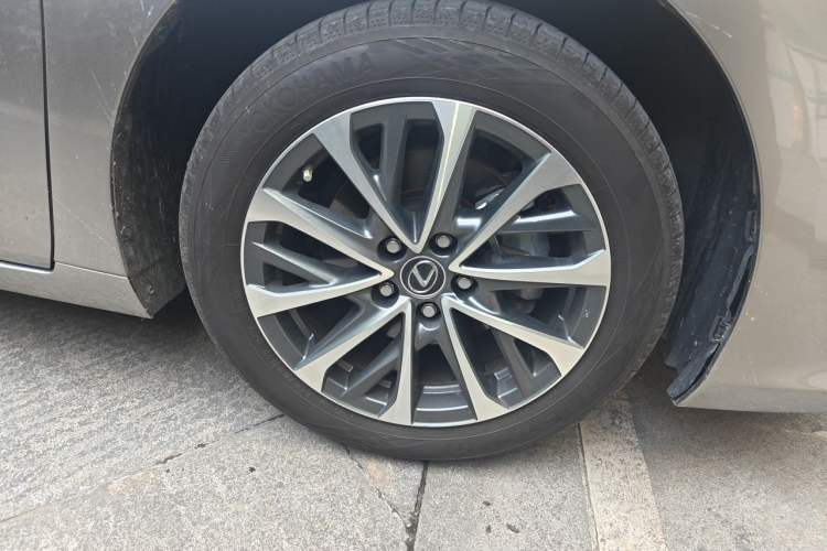 Used Lexus ES 2025 200 Premium Edition Right Front Wheel Hub