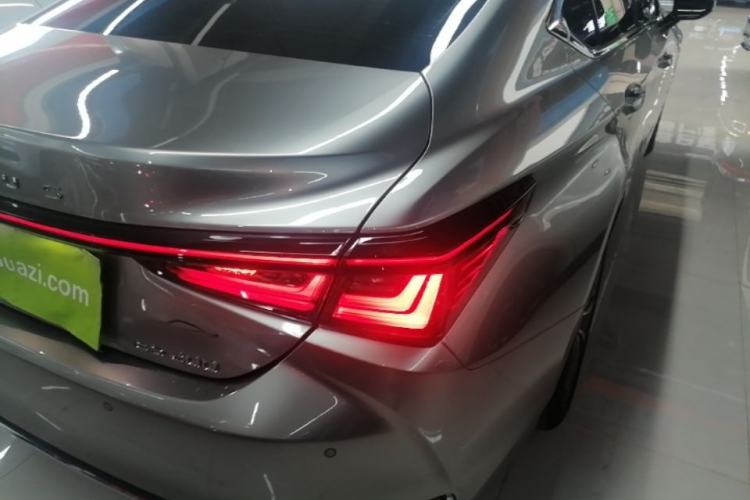 Used Lexus ES 2025 200 Premium Edition Right Rear Taillight