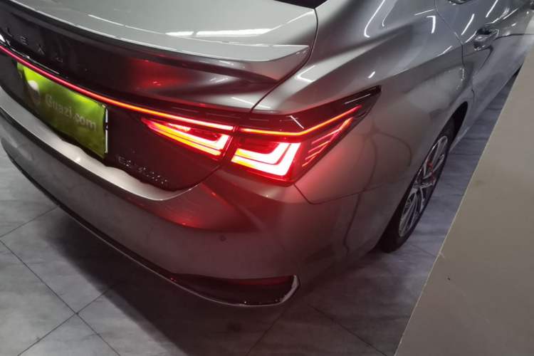 Used Lexus ES 2025 300h Deluxe Edition Right Rear Taillight