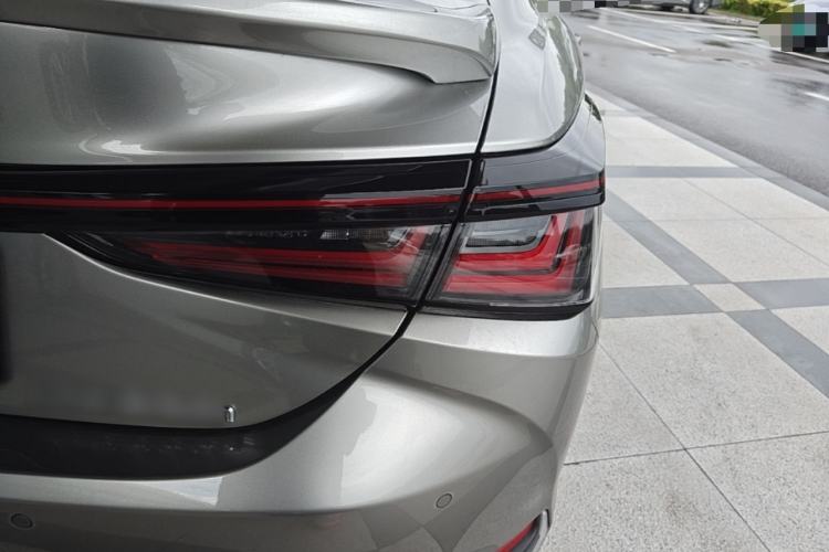 Used Lexus ES 2025 300h Deluxe Edition Right Rear Taillight