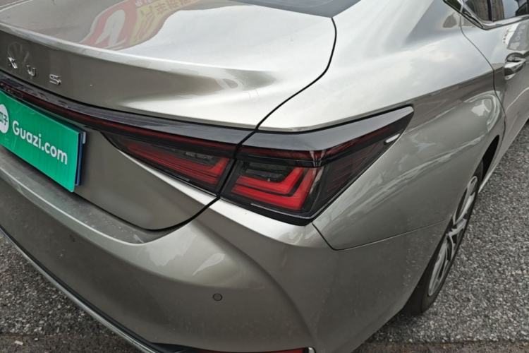 Used Lexus ES 2025 200 Premium Edition Right Rear Taillight