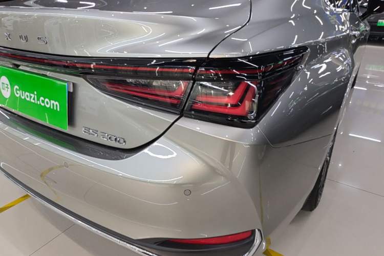 Used Lexus ES 2025 200 Premium Edition Right Rear Taillight