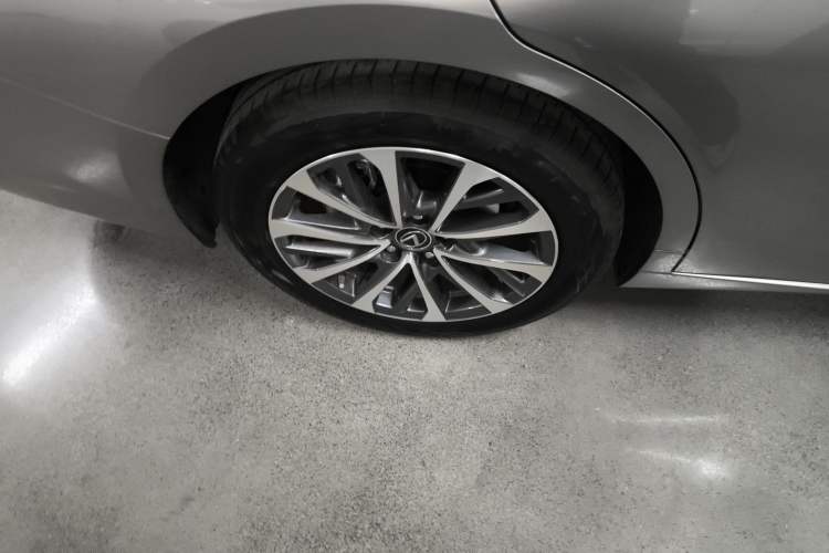 Used Lexus ES 2025 200 Premium Edition Right Rear Wheel Hub