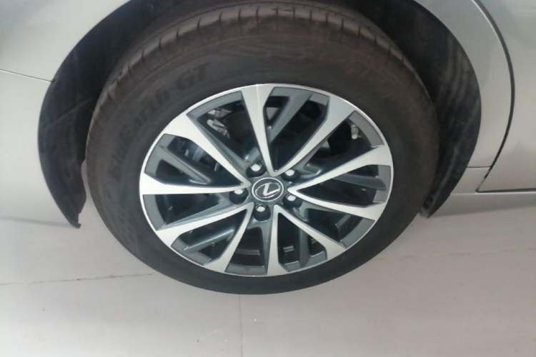Used Lexus ES 2025 200 Premium Edition Right Rear Wheel Hub