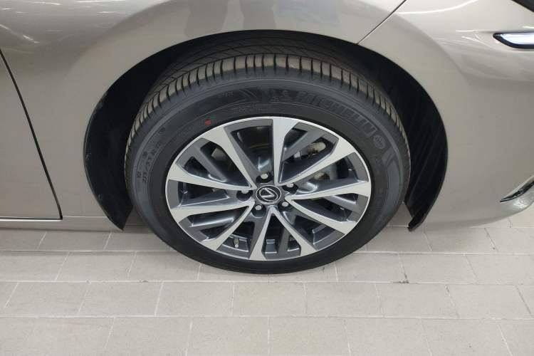 Used Lexus ES 2025 200 Premium Edition Right Rear Wheel Hub