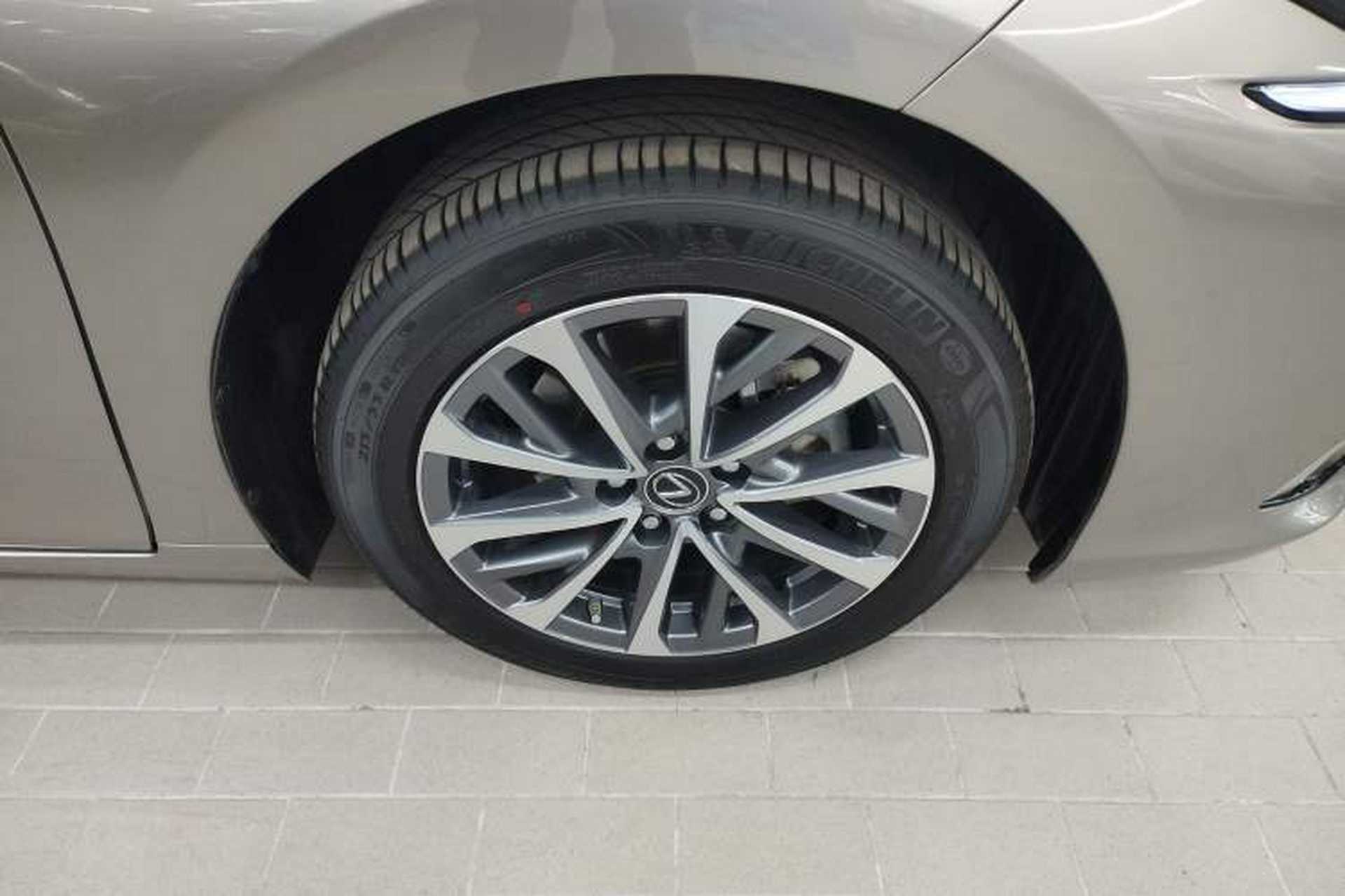Used Lexus ES 2025 200 Premium Edition Right Rear Wheel Hub