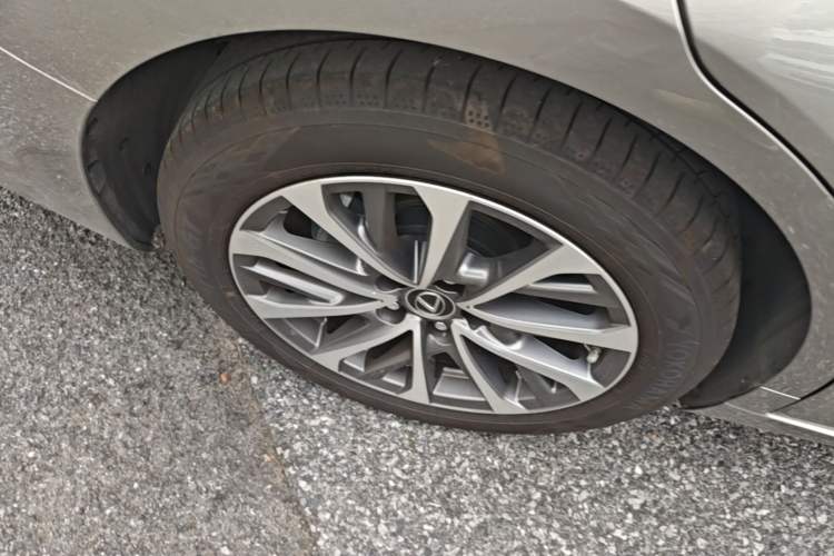 Used Lexus ES 2025 200 Premium Edition Right Rear Wheel Hub