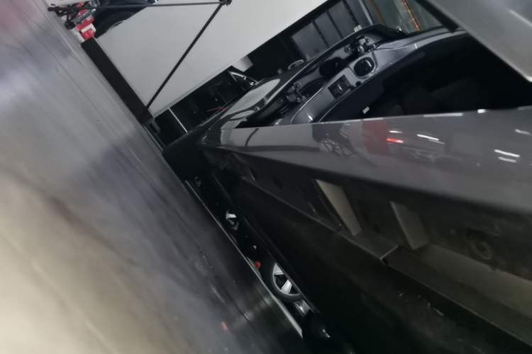 Used Lexus ES 2025 300h Deluxe Edition Right Side Sill