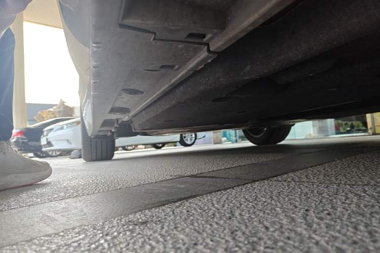 Used Lexus ES 2025 300h Deluxe Edition Right Side Sill