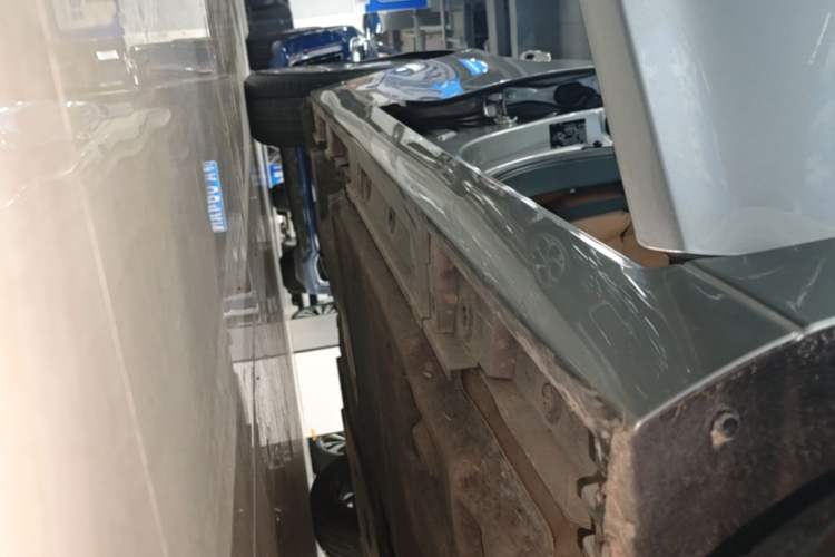 Used Lexus ES 2025 200 Premium Edition Right Side Sill
