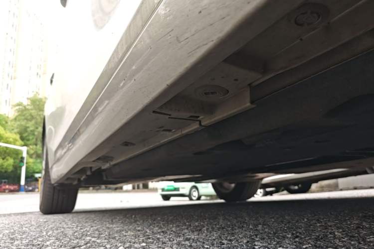Used Lexus ES 2025 200 Premium Edition Right Side Sill