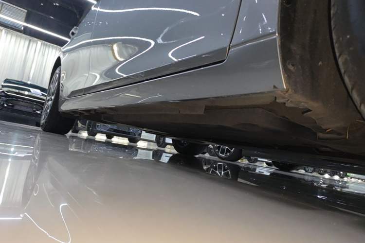 Used Lexus ES 2025 200 Premium Edition Right Side Sill