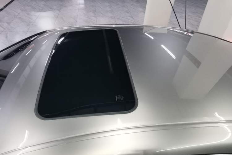 Used Lexus ES 2025 300h Deluxe Edition Roof