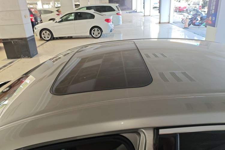 Used Lexus ES 2025 300h Deluxe Edition Roof