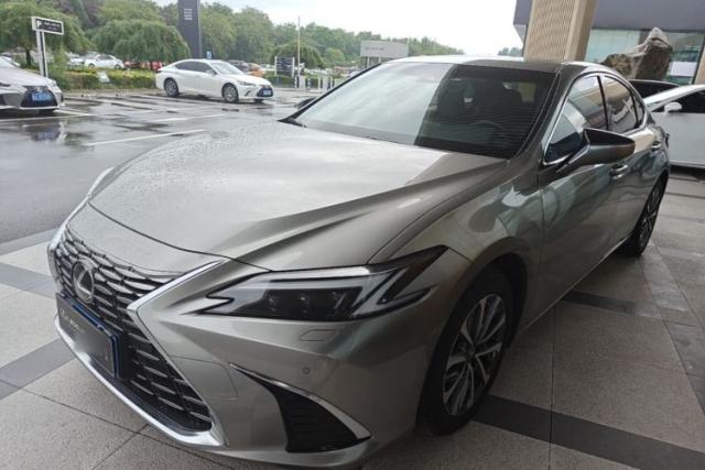 Used Lexus ES 2025 300h Deluxe Edition
