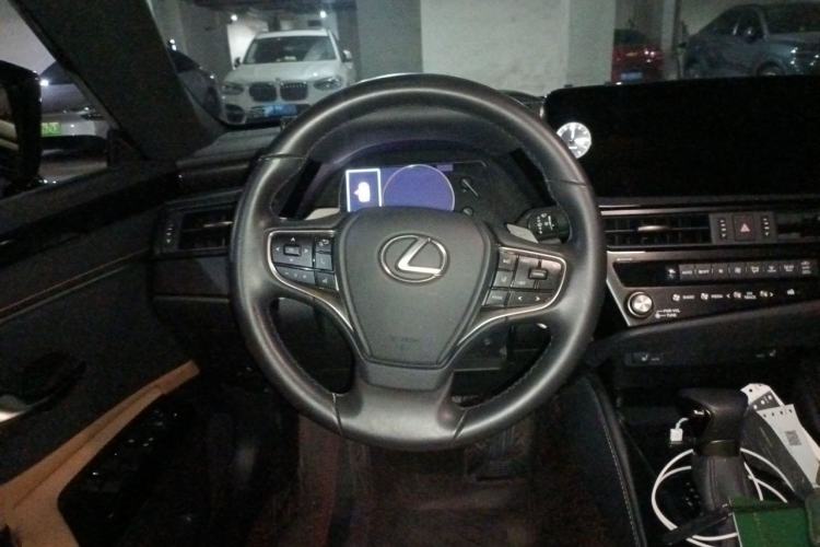 Used Lexus ES 2025 300h Deluxe Edition Steering Wheel