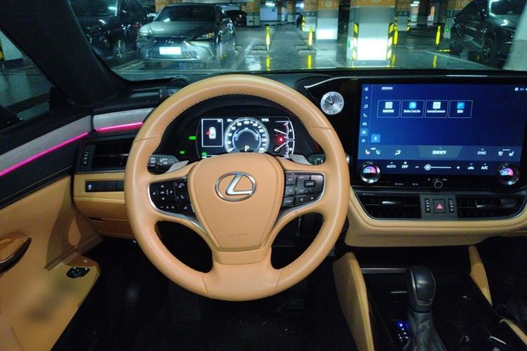 Used Lexus ES 2025 300h Deluxe Edition Steering Wheel