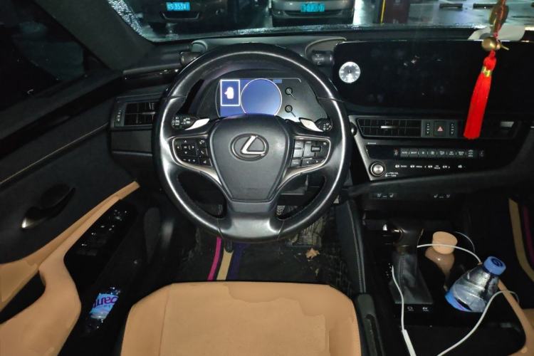Used Lexus ES 2025 300h Deluxe Edition Steering Wheel