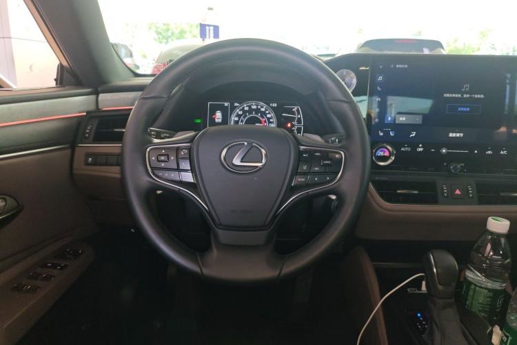 Used Lexus ES 2025 300h Deluxe Edition Steering Wheel