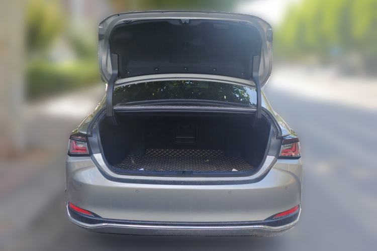 Used Lexus ES 2025 200 Premium Edition Trunk